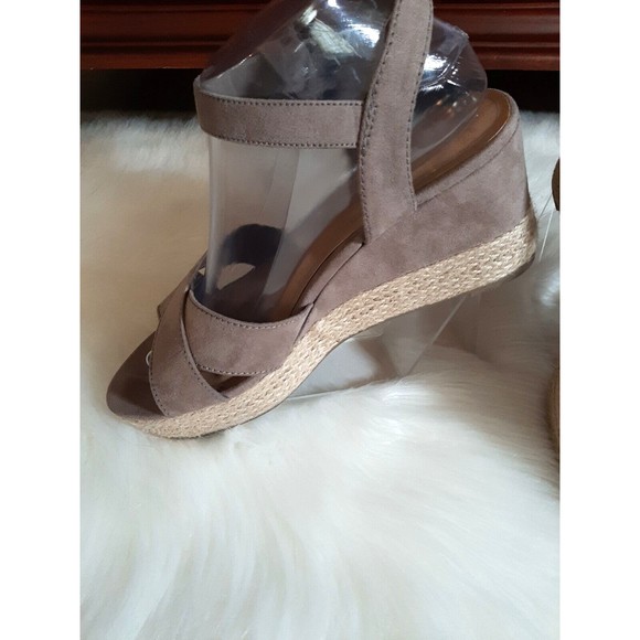 Big Budda Women's Size 9 Tan Suede Criss Cross Straps Espadrille Wedge Sandals - Picture 3 of 7
